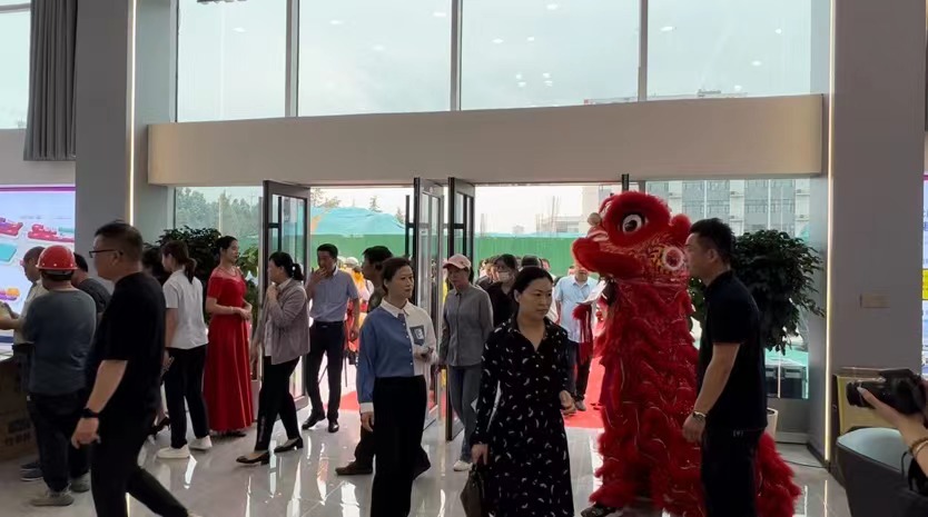 客户进售楼处.jpg